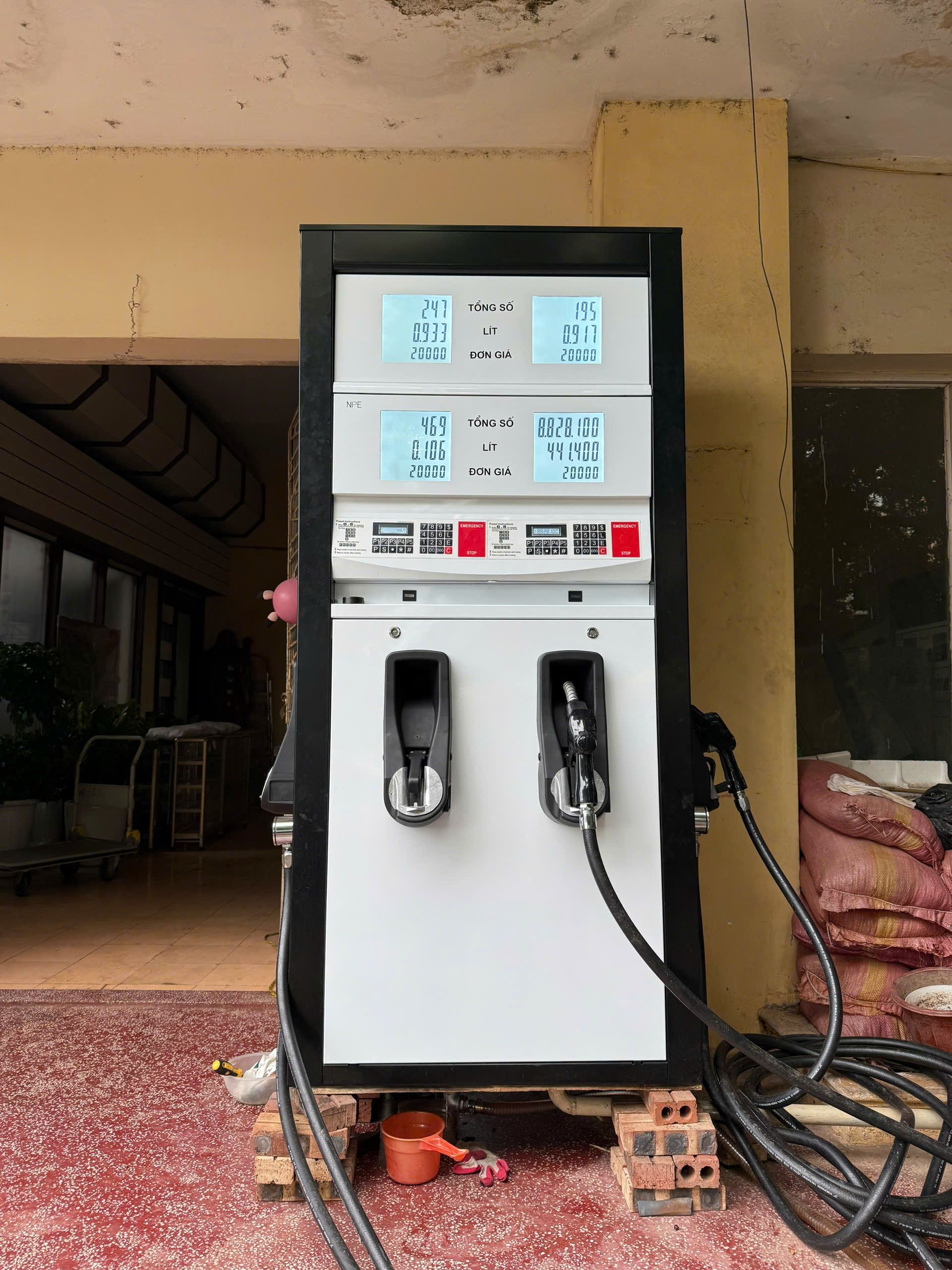 Cột bơm dầu (4 vòi)